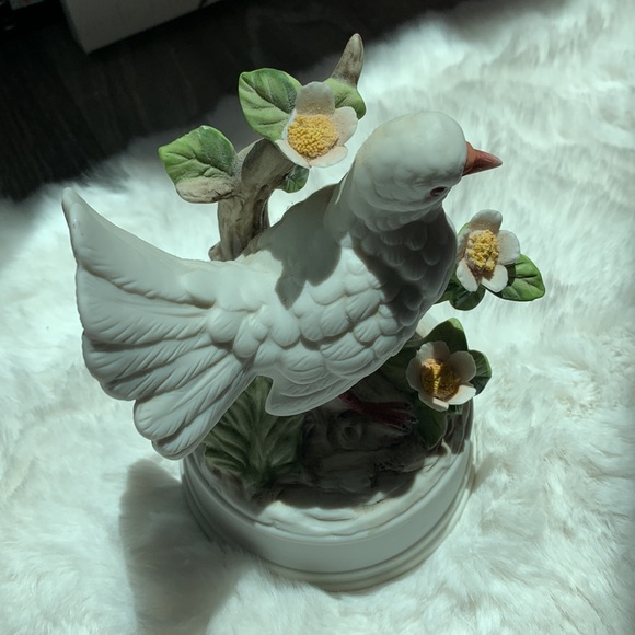 Unique hard to find Dove musical box with the song "Love Story", made in Japan - Picture 3 of 9